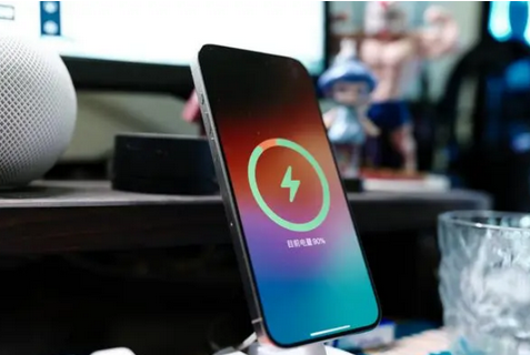 隆尧苹果15换屏服务分享用什么充电器给iPhone15充电更好 